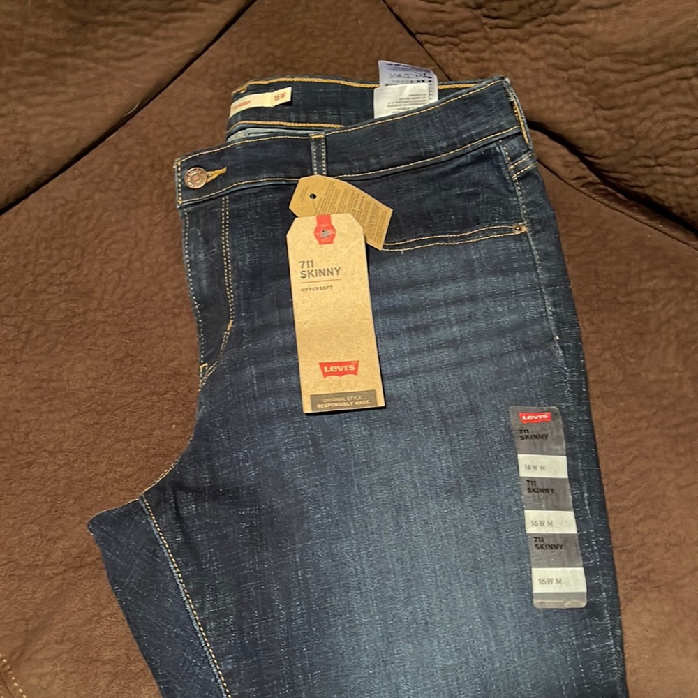 Levi’s 16W 711 Women’s Skinny Jeans.  No rips or hole.  New with tags!